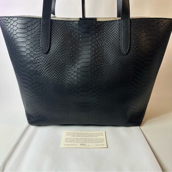 NEW GIGI NEW YORK TEDDIE LEATHER PYTHON EMBOSSED BLACK TOTE - Picture 4 of 12
